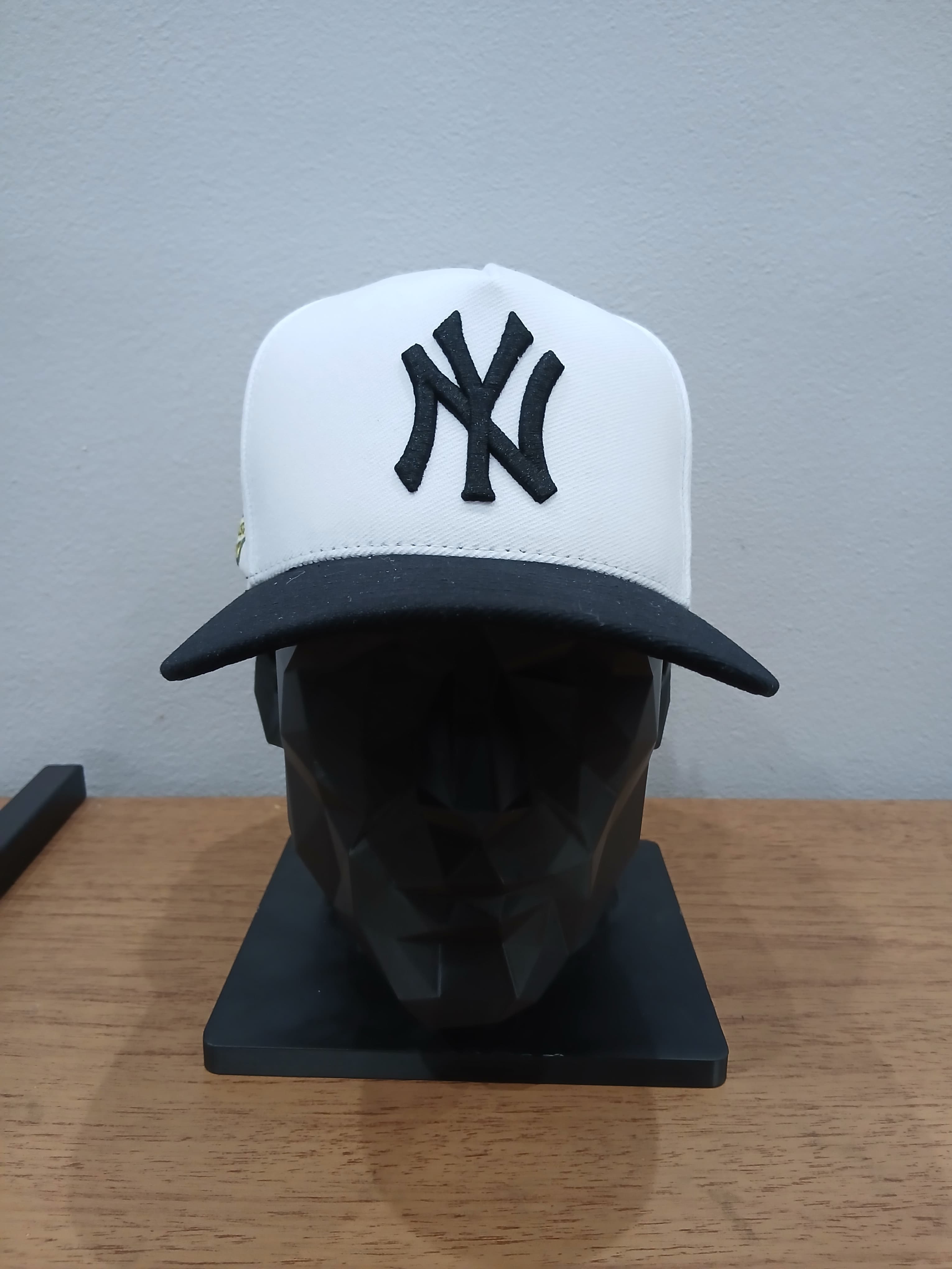 Imagem do produto Boné New York Yankees - Edição Especial 100 Anos Yankee Stadium